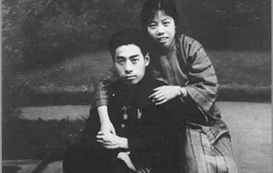 夫妻合照，实属珍贵！