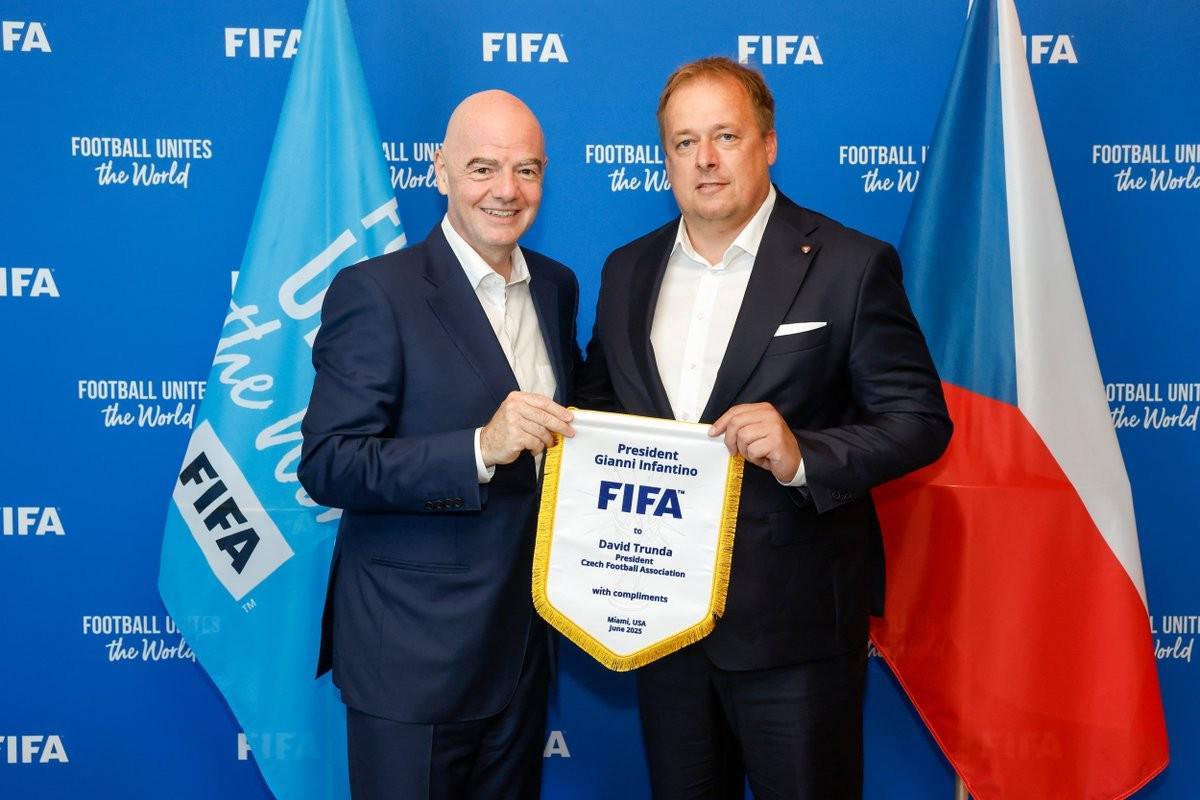 捷克足协主席大卫-特伦达当选FIFA发展委员会首位捷克代表
