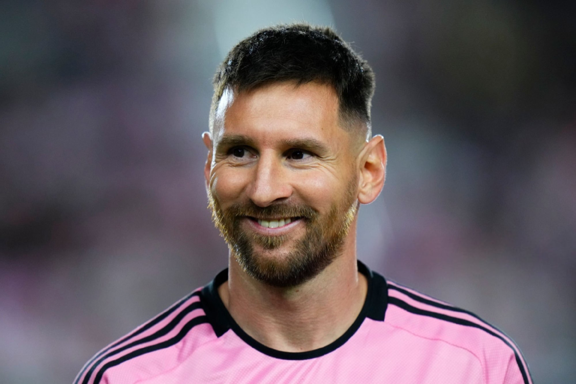 美国CR7亲述：防守梅西需全程紧盯，连眨眼次数都能数清！