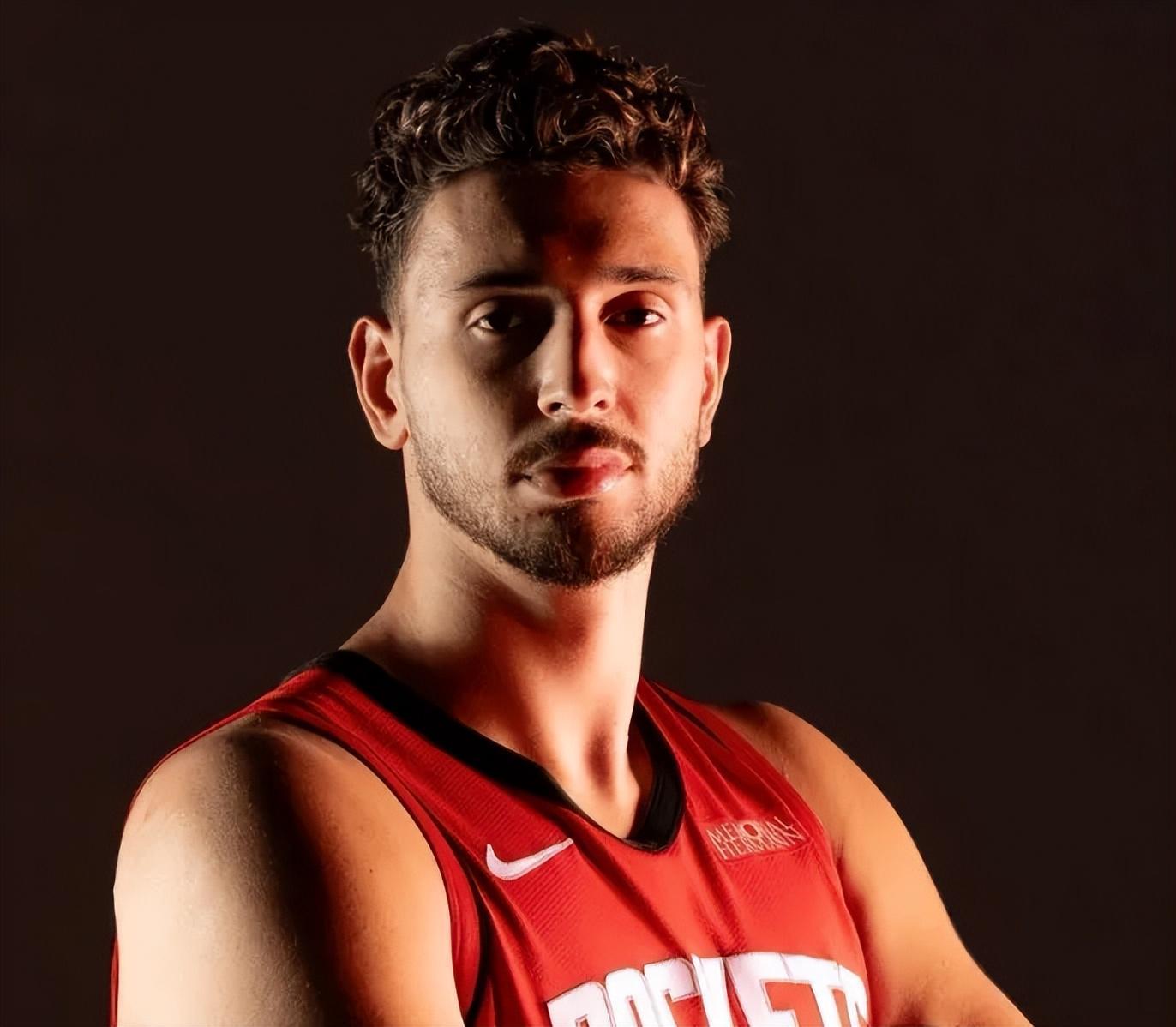 火箭季前赛大胜爵士：五首发齐发威，申京杜兰特表现抢眼