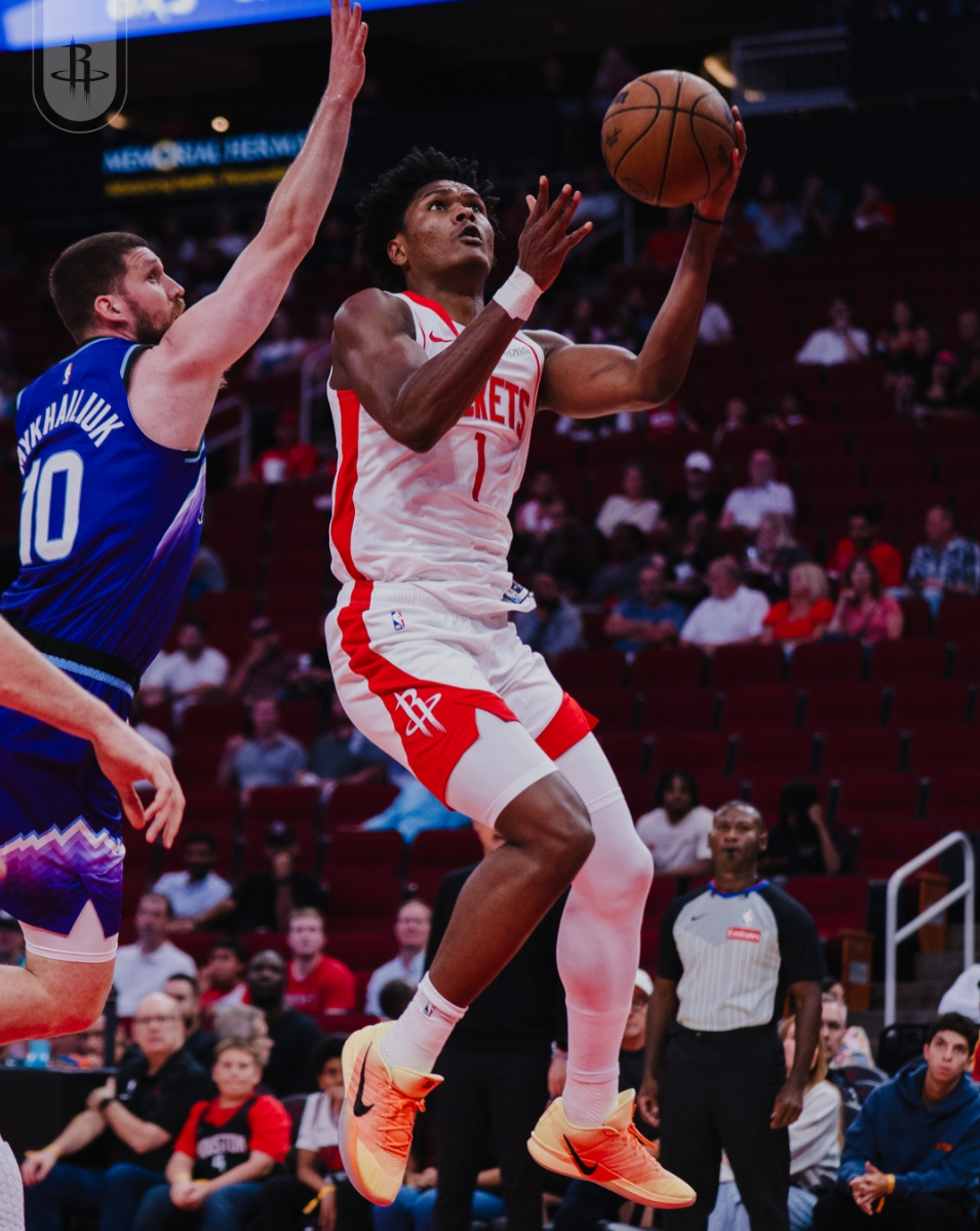 阿门转型‘假PG’惊艳全场：三节19+7+6数据全面，范乔丹缺阵成契机