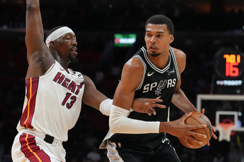 NBA季前赛：马刺客场112-107险胜热火，文班亚马10+4+5韦尔29+12