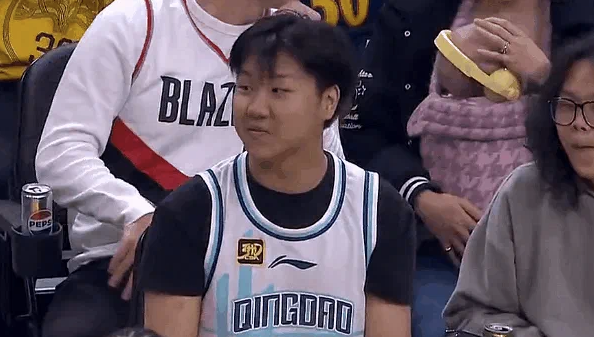 中国新星闪耀NBA！杨瀚森首秀获球迷热情助阵