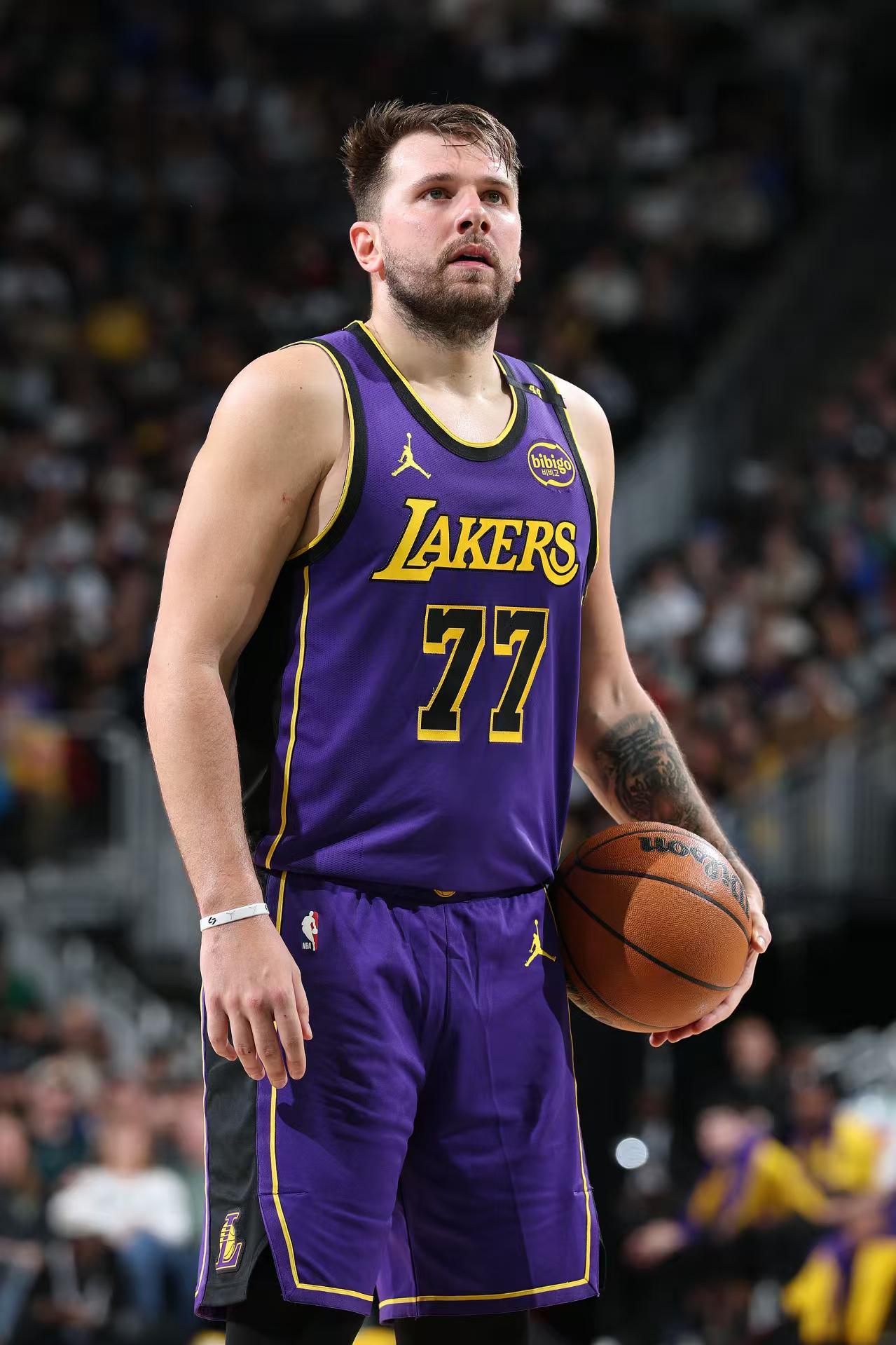 詹姆斯盛赞东契奇：瘦身后速度与恢复力双提升，风格依旧犀利