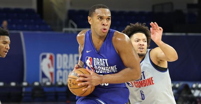 黄蜂队正式签约NCAA得分王埃里克-迪克森，锋线再添强援