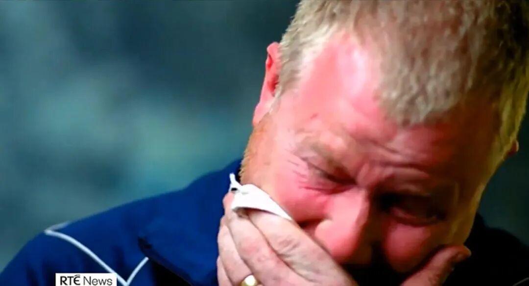 妻子失踪6年，丈夫电视寻人，真相竟藏在家中楼梯下