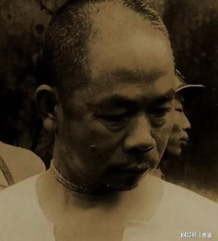 这不是剧照，是吴石临刑前，敌人给他拍的最后的照片