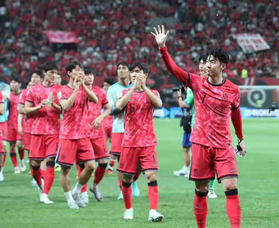 韩国归化国脚炮轰球队文化：先让大哥进电梯，送礼成惯例