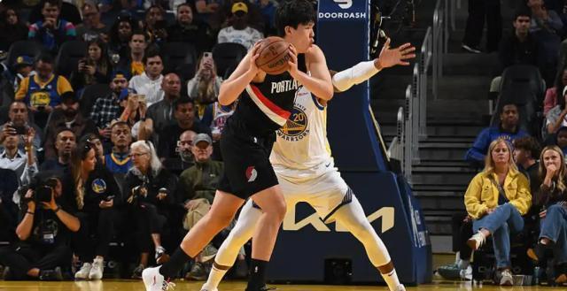 杨瀚森NBA首秀：4分4失误6犯规 攻防两端显稚嫩