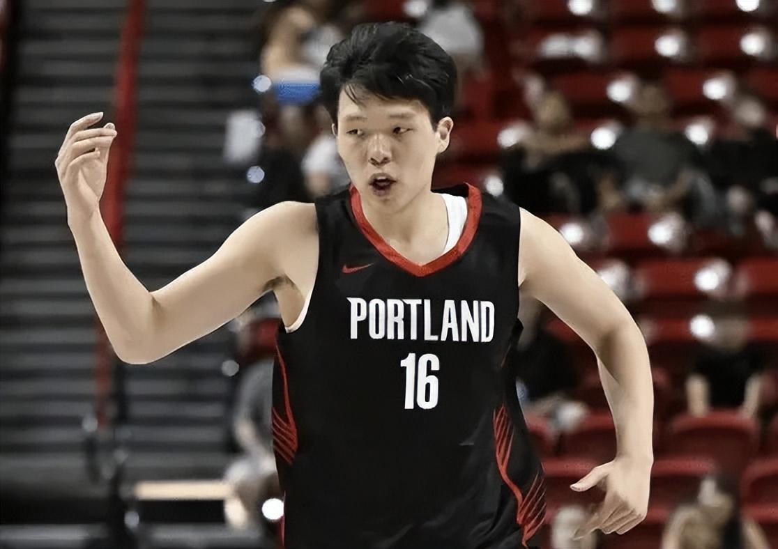 杨瀚森季前赛首秀：第三节闪光，末节防守成隐患