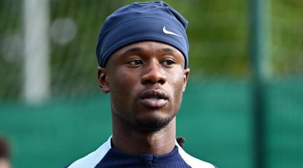 队报：法国队中场竞争激烈，卡马文加或转战左后卫