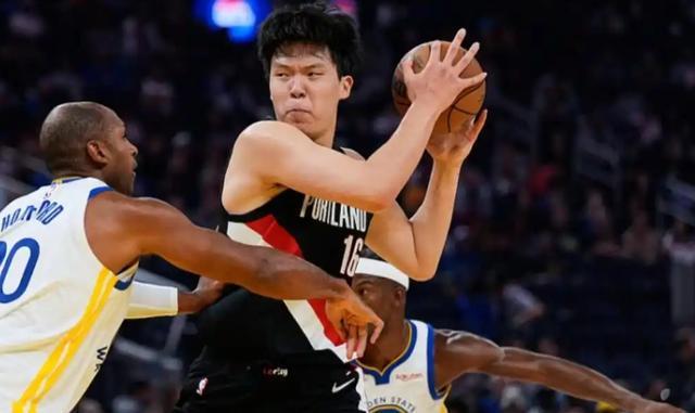 NBA季前赛首秀：杨瀚森6犯离场，攻防亮点与不足并存