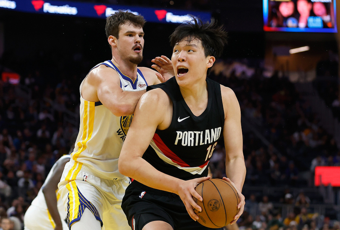 杨瀚森NBA首秀对阵库里：坦言不紧张，4分6犯获主帅肯定