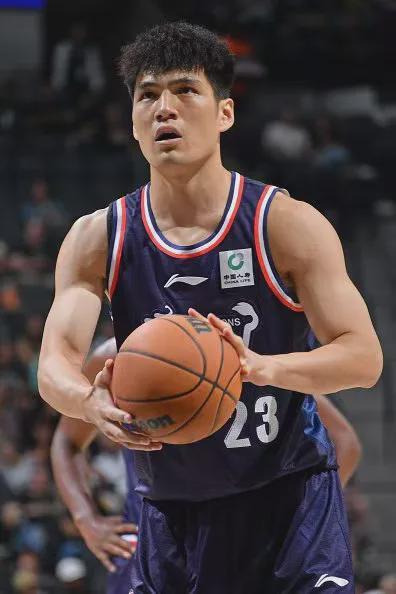 马刺季前赛119-88胜广州龙狮，陈国豪14分文班亚马首秀