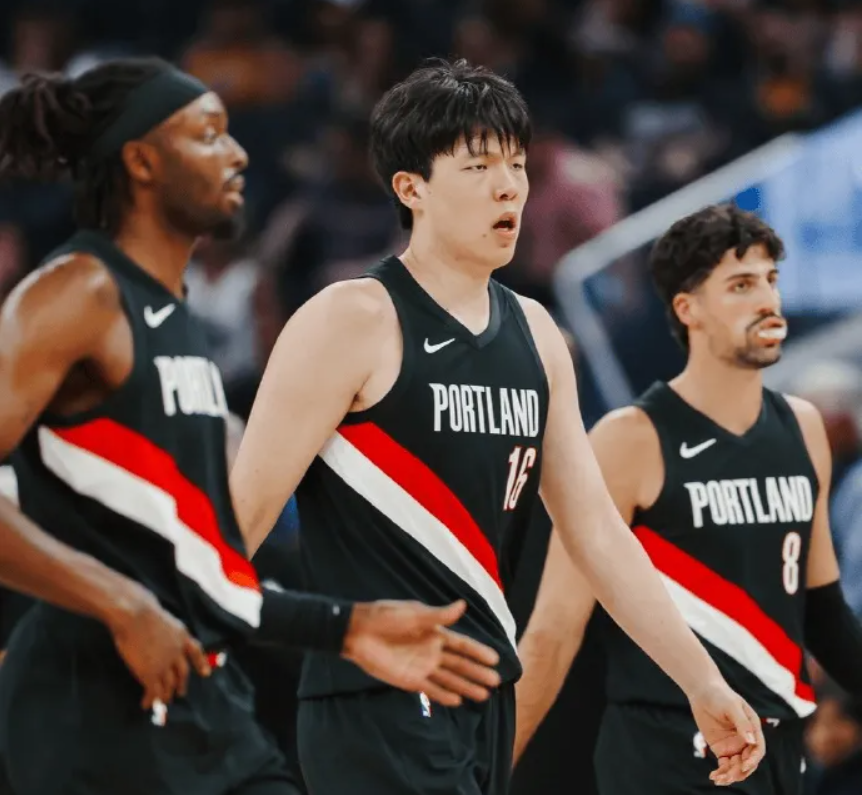 杨瀚森NBA首秀6犯离场，勇士21分大逆转库里11+3