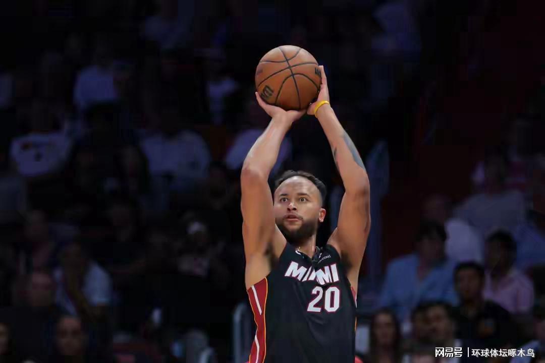 李凯尔季前赛首秀：数据之外的策应大师与防守铁闸