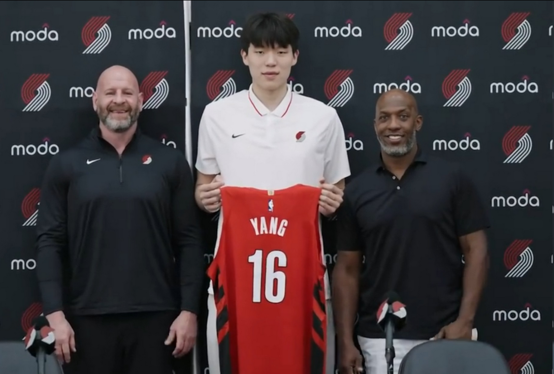 季前赛首战：杨瀚森表现逊色，但获开拓者重用