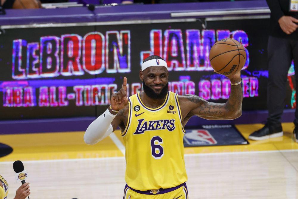 詹姆斯“决定二”引爆流量：商业代言背后的球迷情感与市场博弈