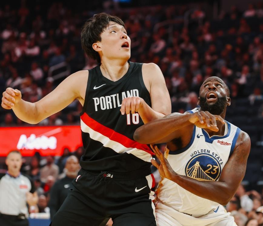 杨瀚森NBA首秀：4分4篮板6犯离场，主帅力挺未来可期