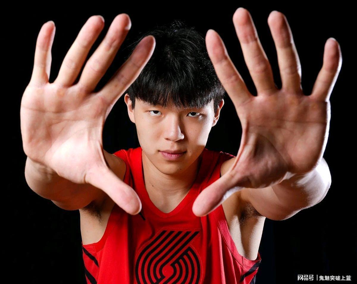 杨瀚森NBA首秀4+4+1！勇士21分逆转开拓者，霍福德0分