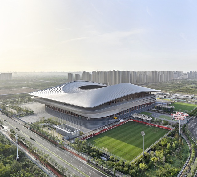 西安国际足球中心设计揭秘：北风导向与绿色建筑融合