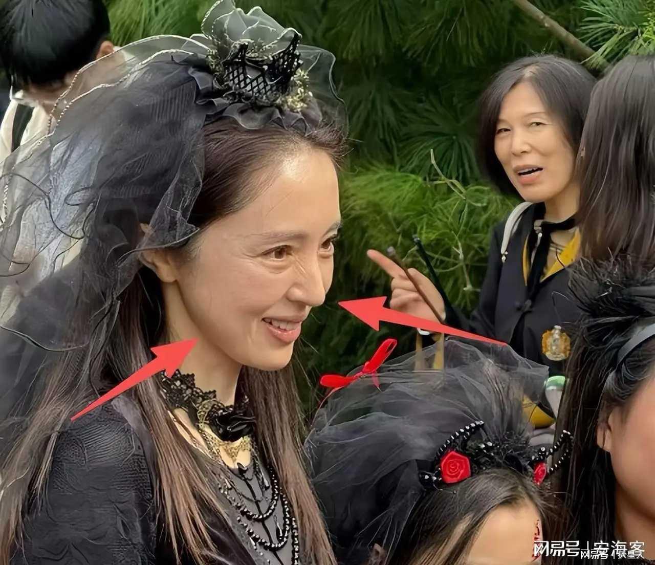 董璇二婚现状引热议！与佟丽娅同框显苍老，婚姻生活成焦点
