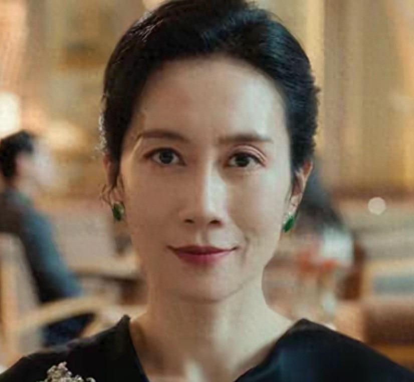 满脸小家子气就别演贵妇，温峥嵘一出手，才知什么叫“豪门太太”