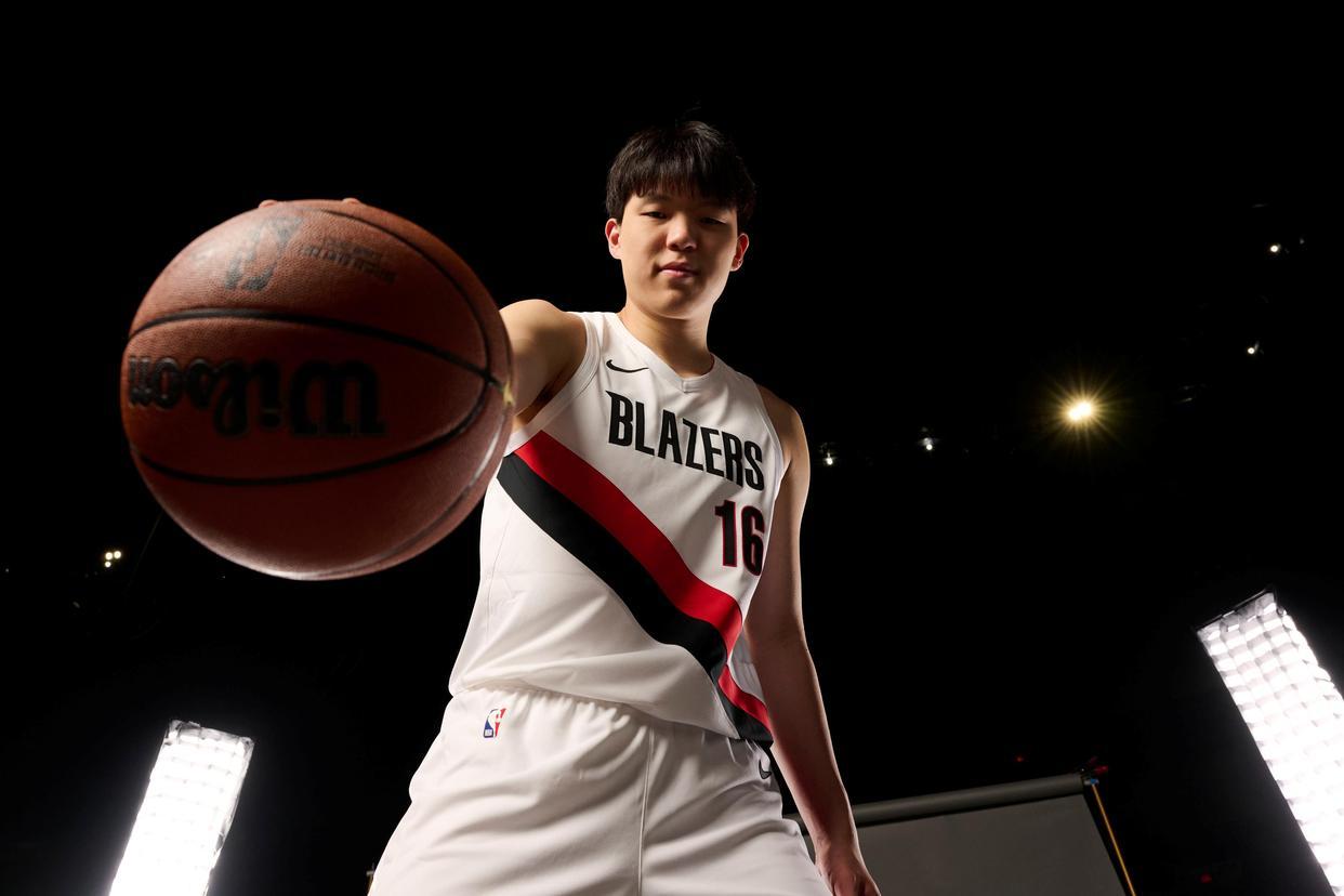杨瀚森NBA首秀：4分4板6犯离场，问题与成长空间解析