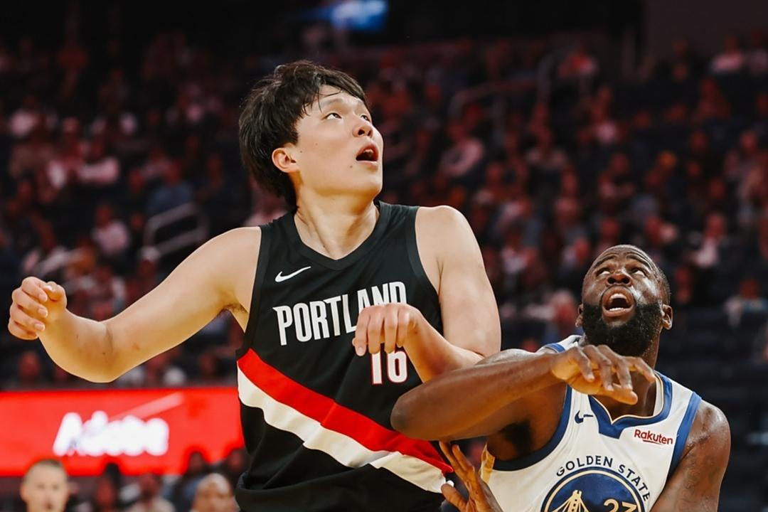 杨翰森NBA季前赛首秀4分4板6犯，比卢普斯力挺表现