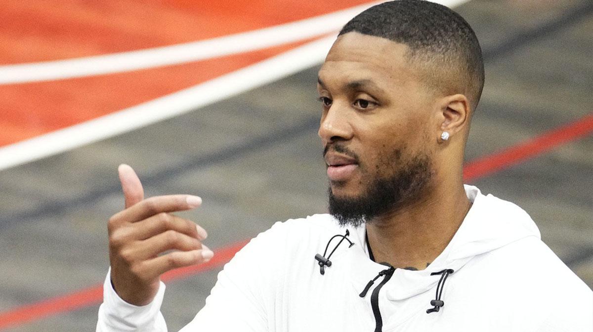 NBA休赛期震撼操作：雄鹿裁掉并延长利拉德合同引热议