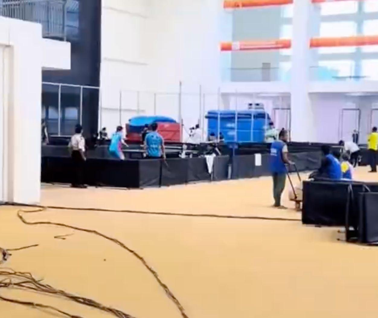 印度亚锦赛场馆引争议：临时搭建环境差，青蛙飞虫自来水管问题多