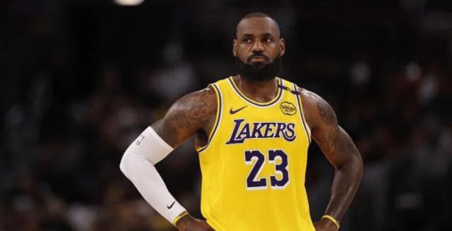 詹姆斯伤停3-4周 职业生涯首次无缘NBA揭幕战
