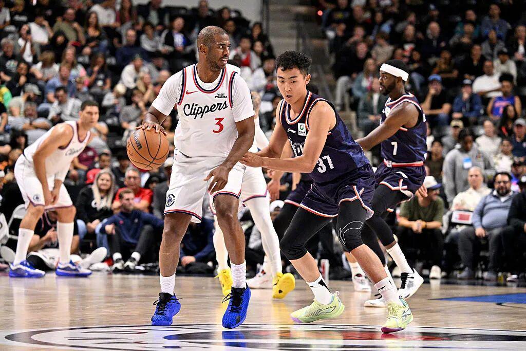 保罗快船首秀狂胜广州47分，NBA季前赛展现实力差距