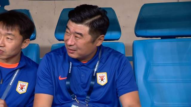 泰山队帅位变动：韩鹏谢幕战，李小恒崛起引边锋竞争