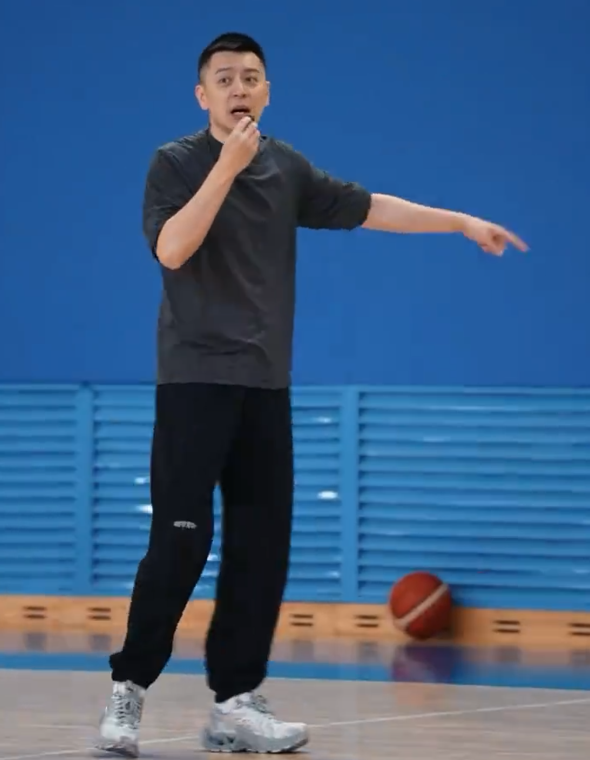 下午2点30官宣！杨鸣督导辽篮训练，全运卫冕或迎突破