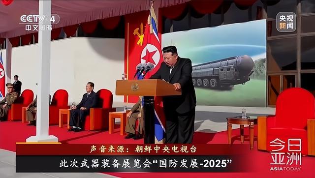 朝鲜展示新型武器装备：火星-11E导弹首亮相，金正恩强硬表态