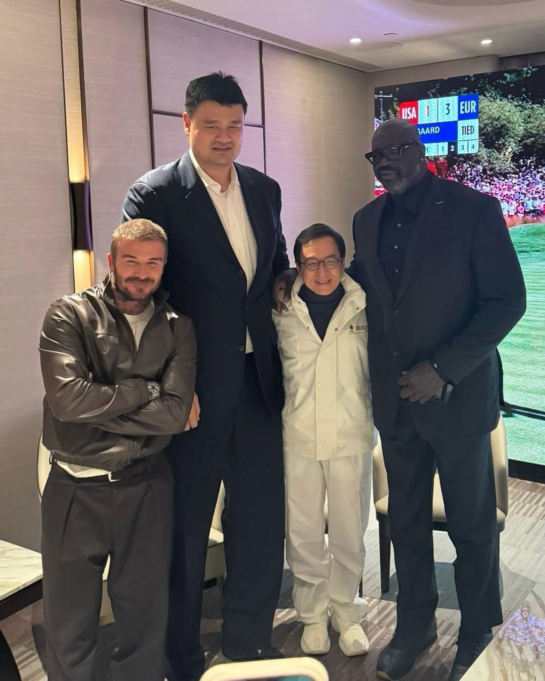 贝克汉姆现场观战NBA中国赛，与姚明、奥尼尔、成龙同框引热议
