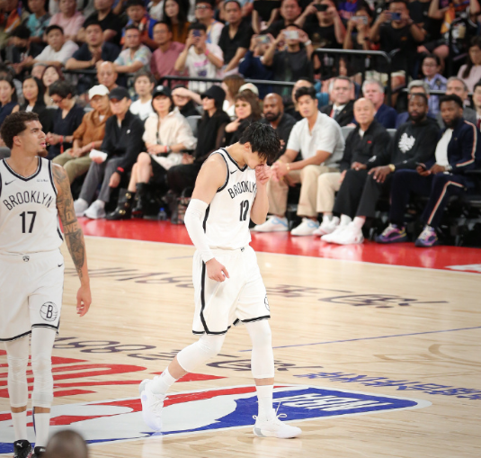 中国双星NBA季前赛首秀遇冷：曾凡博0分3犯规，杨瀚森4+4+6犯