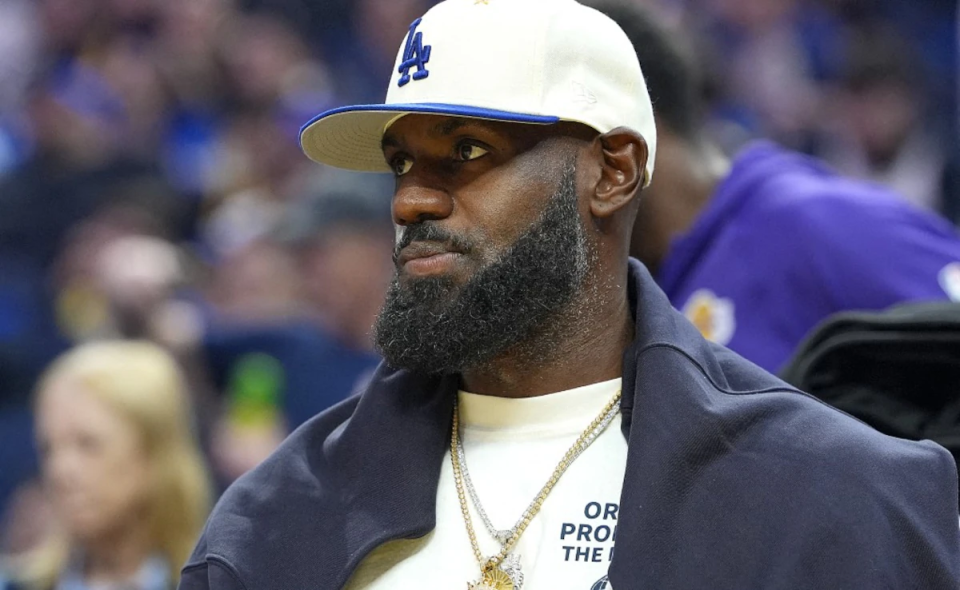ESPN长文揭秘：詹姆斯面前有四条路 他究竟会选择哪一条？