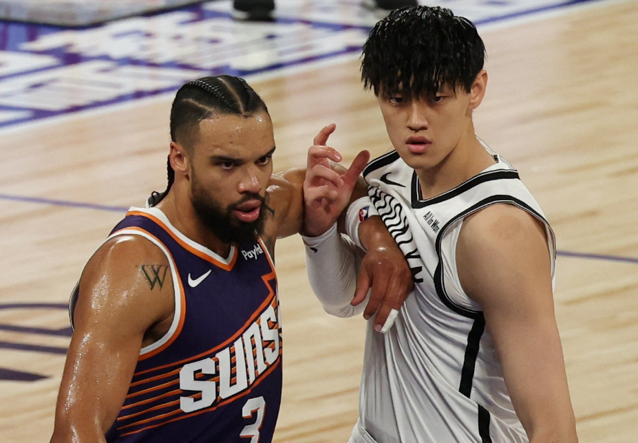 曾凡博NBA首秀引热议：韩乔生苏群点评机会有限，媒体人直言竞争残酷
