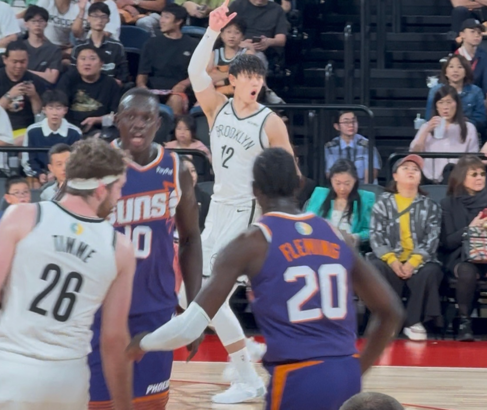 曾凡博首秀困境：双向合同渐行渐远，3D定位难获球权