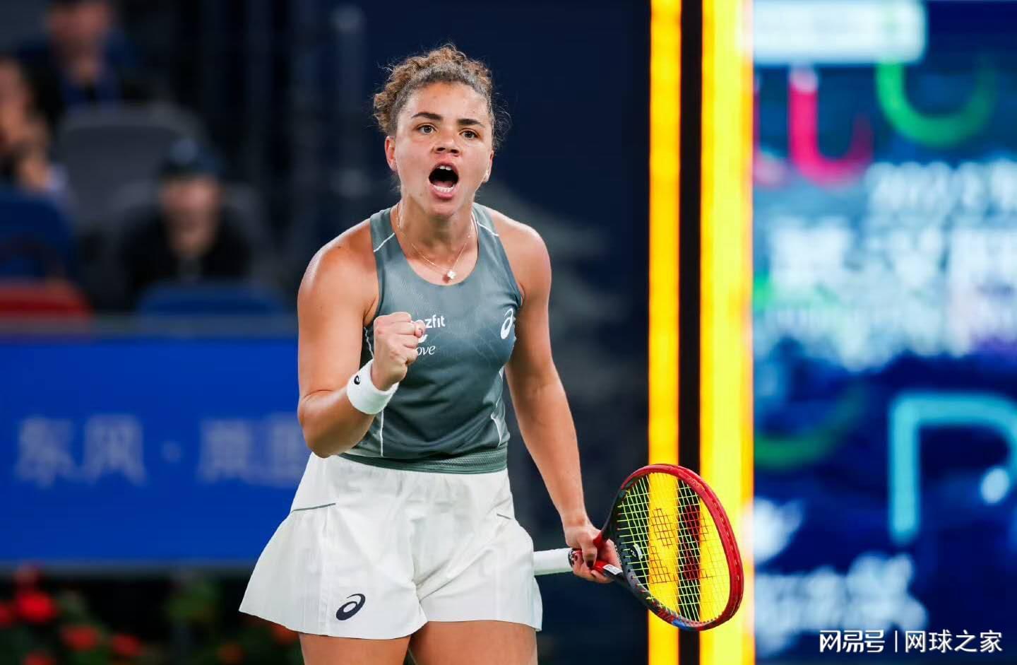 武网爆冷！斯瓦泰克遭保利尼横扫无缘四强，网友热议