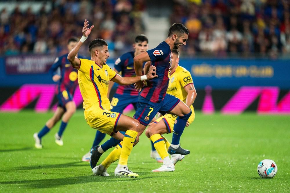 西甲争冠风云：皇马巴萨伤病潮来袭，谁能笑到最后？