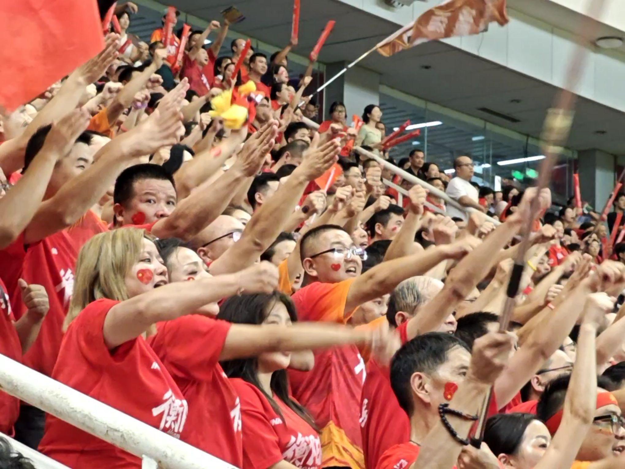 吉安球迷跨省助威衡阳队：湘赣情深，足球共情