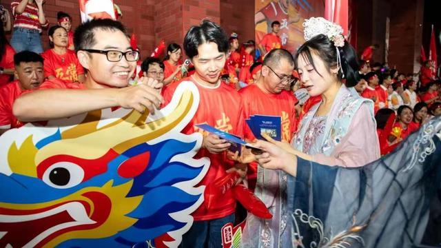 五常‘未来杯’足球赛：绿茵场上的文明新风与‘扫黄打非’宣传