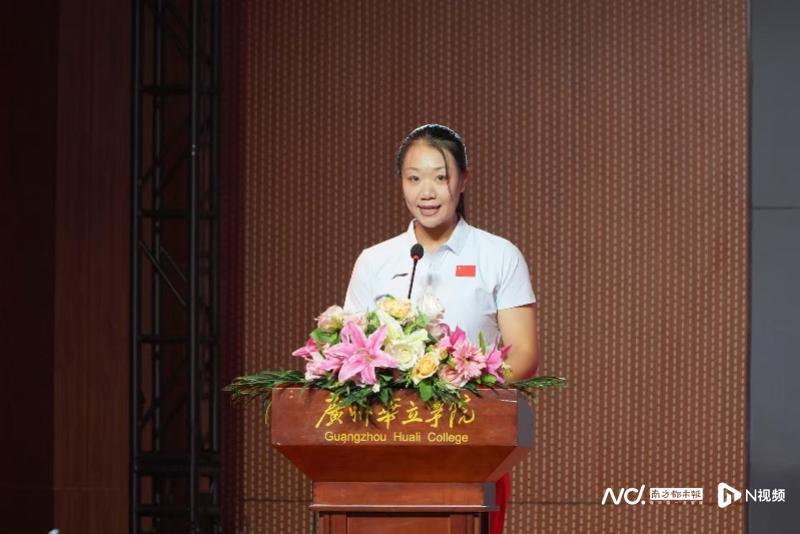 奥运标枪冠军刘诗颖亮相广州校园体育节，激励学生成长