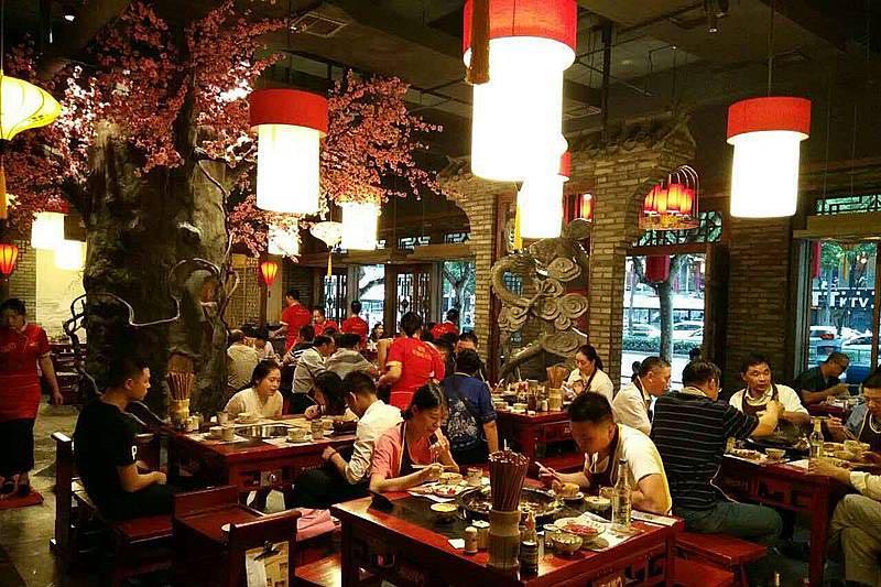 惯子如杀子，溺子吃火锅害全家灭门，自己被呛死，父母被杀