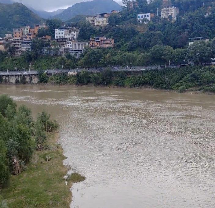 婚礼当天跳河男子父亲发声：等待调查结果，暂不办丧事