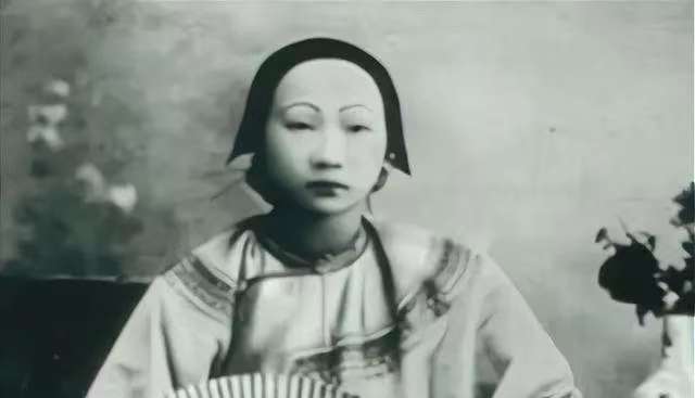 1961年马步芳暴行：强令五姨太召母妹共侍的骇人事件