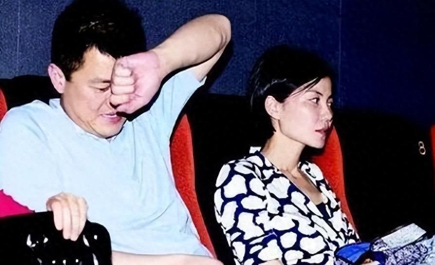 王菲也没想到，她那毫无商业头脑的前夫李亚鹏，竟自己逆转了口碑